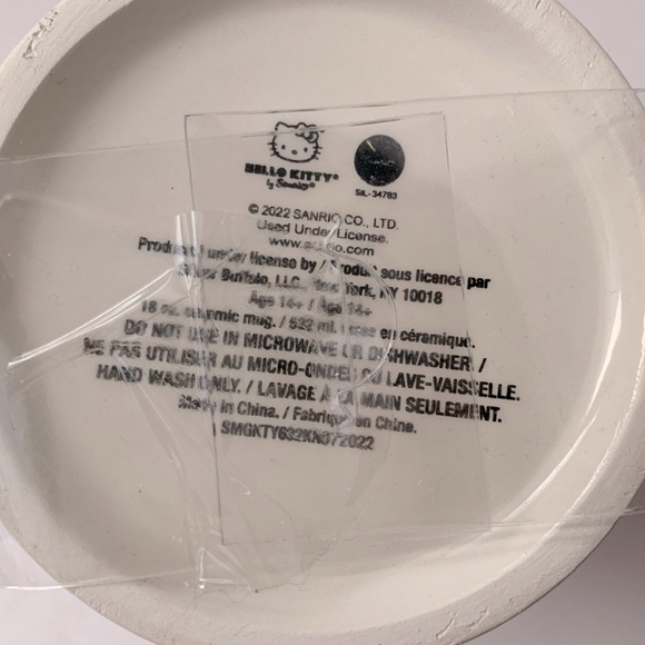 Hello Kitty Mug with Lid - Picture 4 of 5